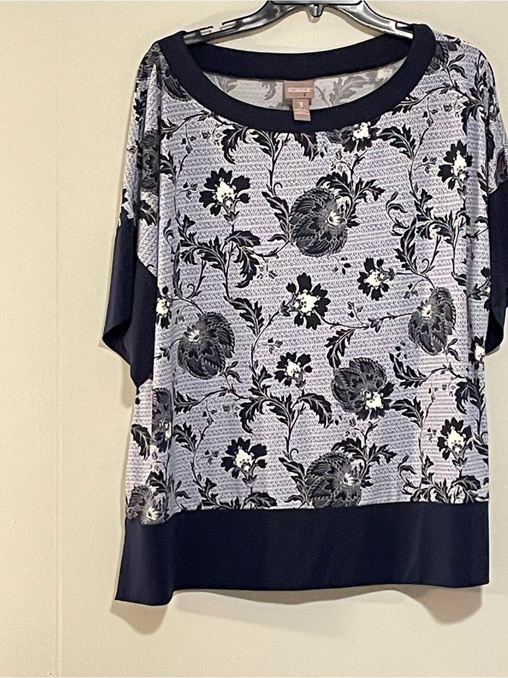 Chico's Navy and White Floral Scoop Neck Top. Item #11544